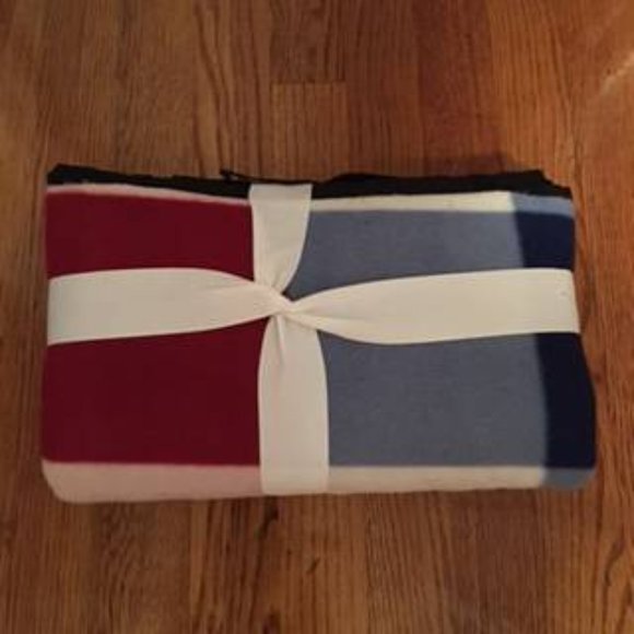 Nantucket - Throw / Blanket (size 48" x 58") - Picture 2 of 2